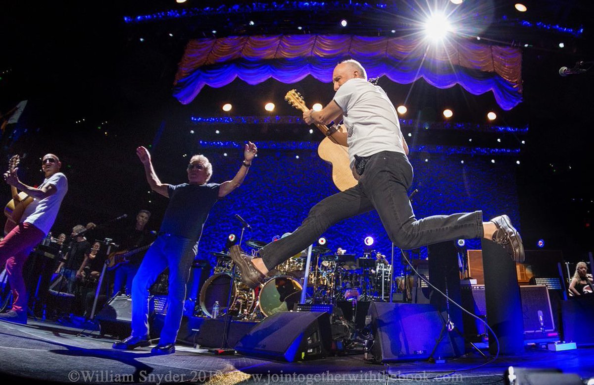 WhoLatinamerica's tweet photo. @TheWho ayer en Tampa
#movingontour foto por William Snyder https://t.co/LNK22VPLRN