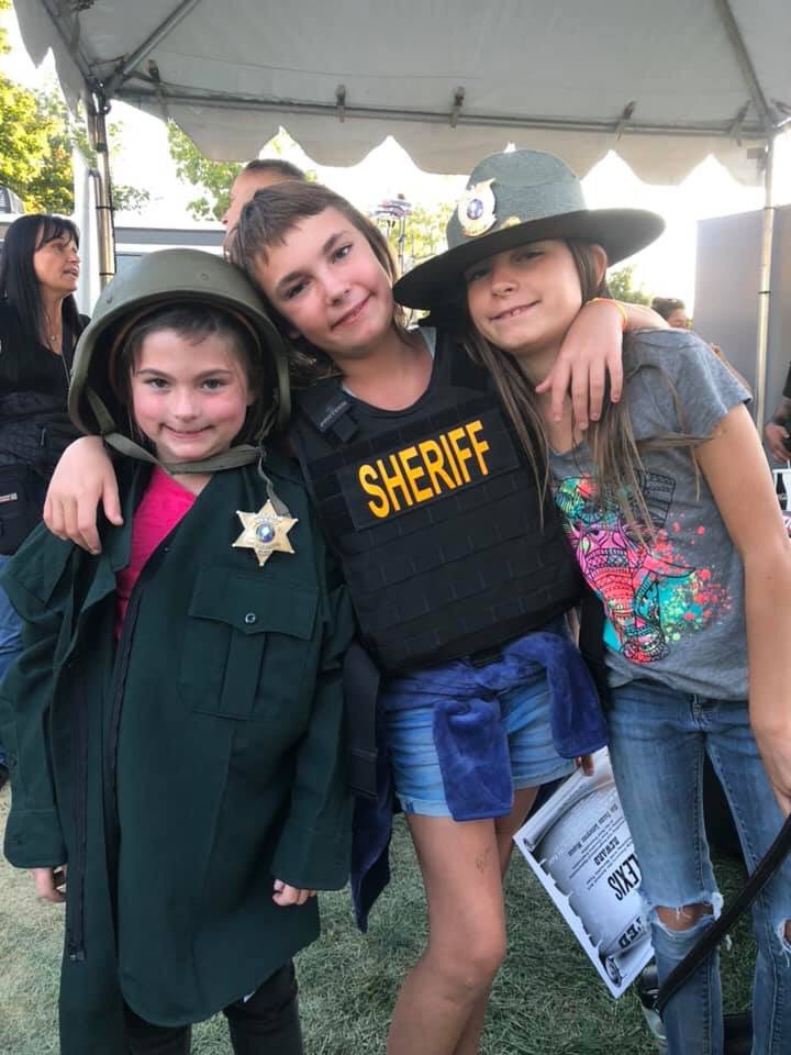 YakimaSheriff's tweet photo. We had a lot of visitors this weekend to our fair booth. Come see all the fun equipment and people we have @CWStateFair #CWStateFair #EndlessFun #DeputySheriff #Community.
πΈ: @Yakima_Herald (last two photos) https://t.co/NgI4afLdcZ