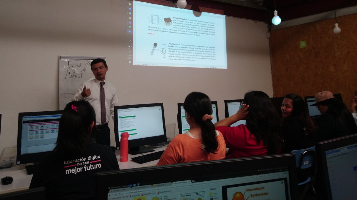 ProaccesoMx's tweet photo. En el Aula POETA del centro RIA Ecatepec 1 capacitamos a los líderes y facilitadores de competencias avanzadas. Carlos Noreña impartió los temas de @arduino e Internet de las Cosas, gracias a @Trust4Americas #Trust4Americas #POETA https://t.co/i8wo831zzK