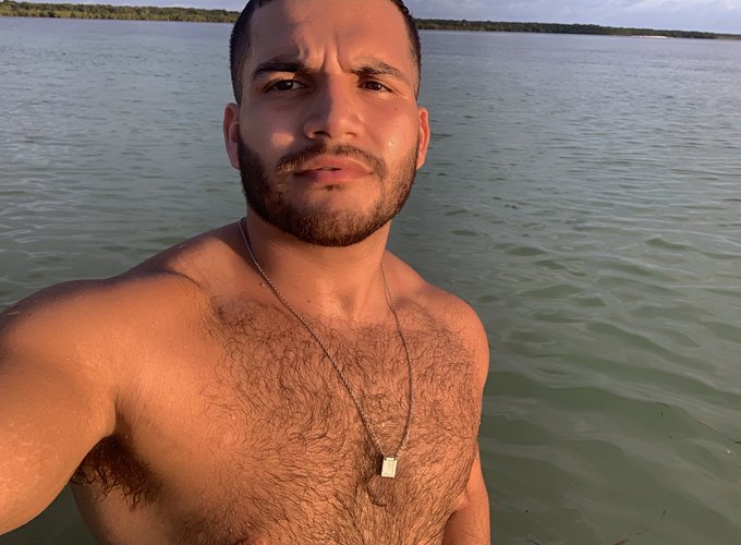 Sun kissed ☀️ https://t.co/nQ36HdJrS7