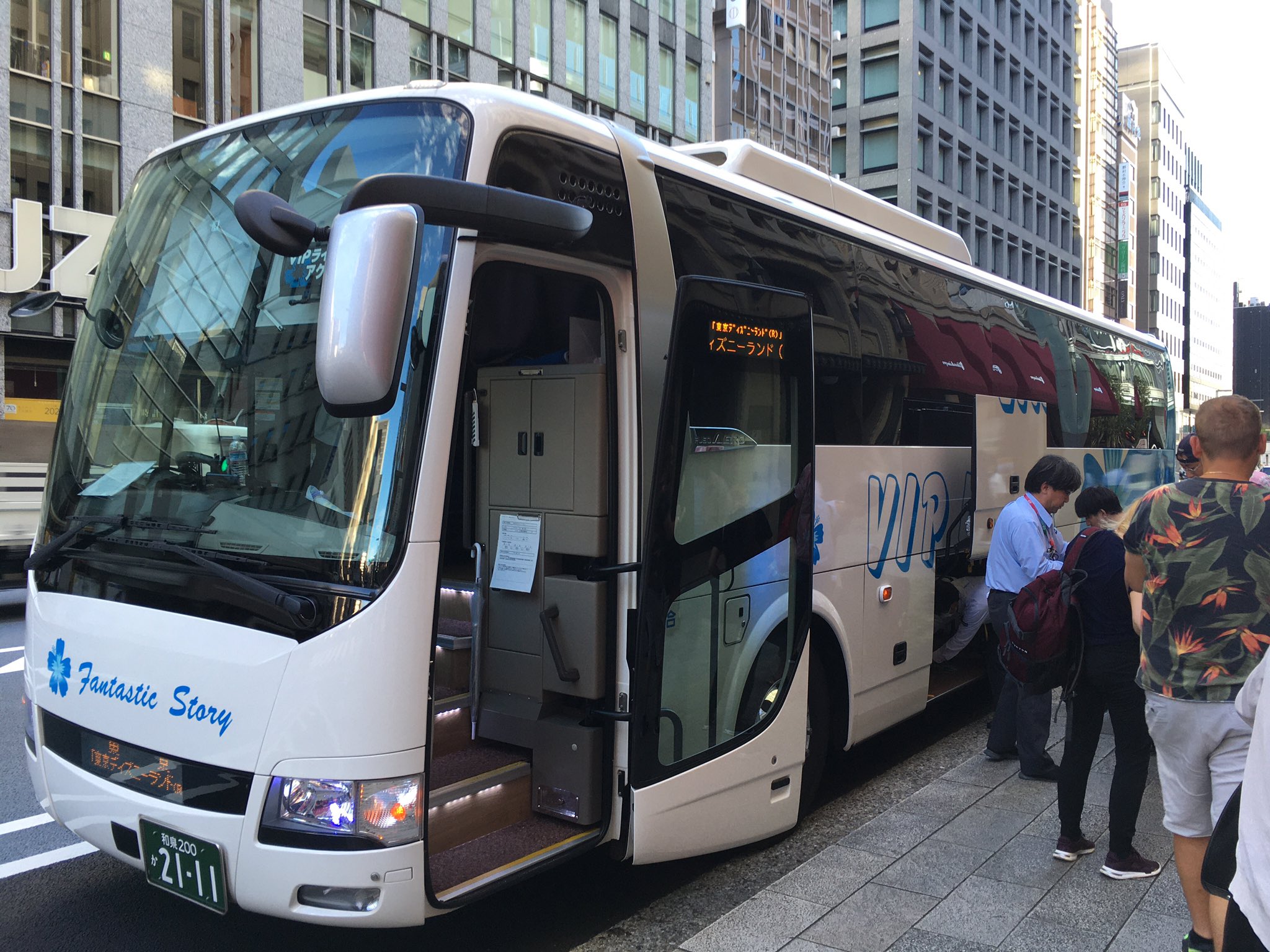 おっひぃ Mgtow Vipライナーアクアスターは 渋滞に巻き込まれるも定刻7 10 日本橋高島屋前に到着 W 4列スタンダードの窓側と言う極限の状態だったけど ふそうの足回りの良さに救われて快適な帰り道となりました 今日も お目々ぱっちん W
