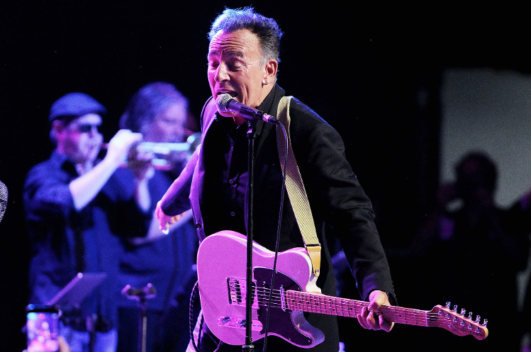 RollingStone's tweet photo. Happy Birthday, Bruce Springsteen: 70 years of proving it all night https://t.co/p5uzJJVvfi https://t.co/pMAc0pHAz8