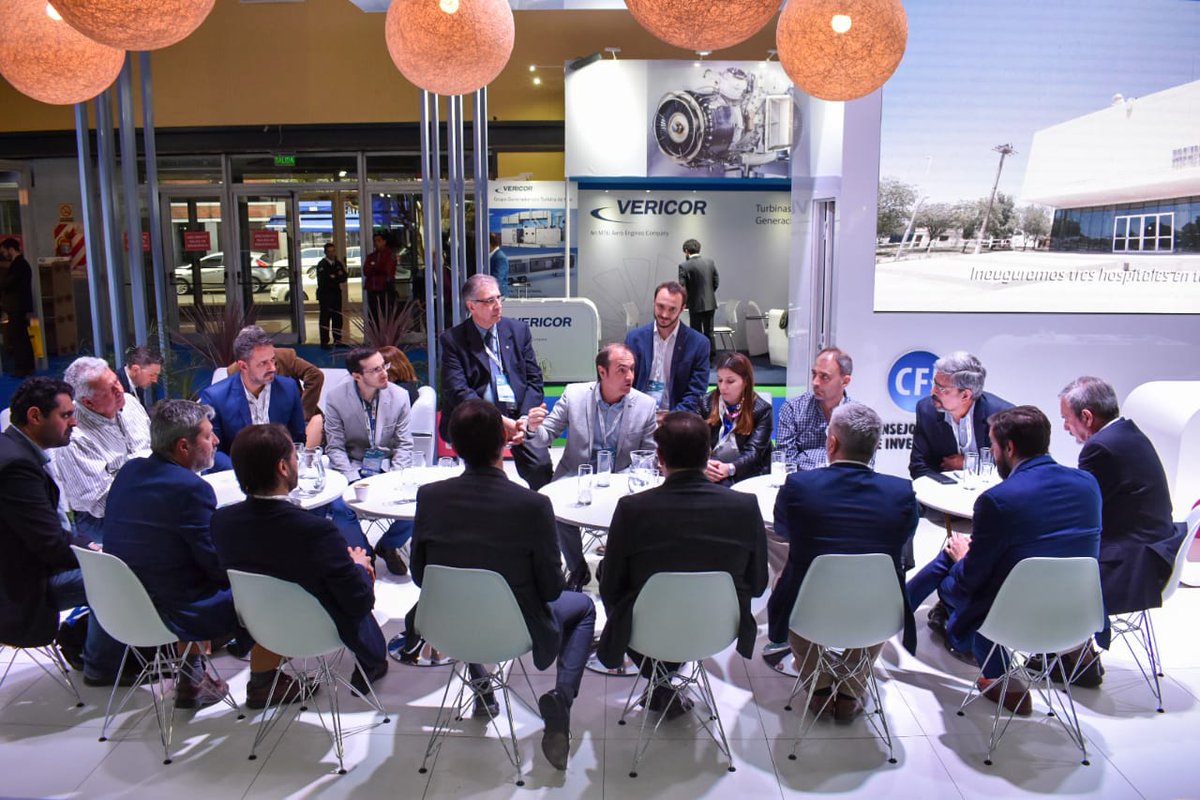 AliciaCiciliani's tweet photo. #AOG2019 Desde @ProduccionSF apostamos al desarrollo empresas vinculadas a la industria del gas y del petróleo. En el stand del @GobSantaFe acompañamos una ronda de vinculación en la que participaron asociaciones de proveedores del sector. https://t.co/udQ0Z8pc7J