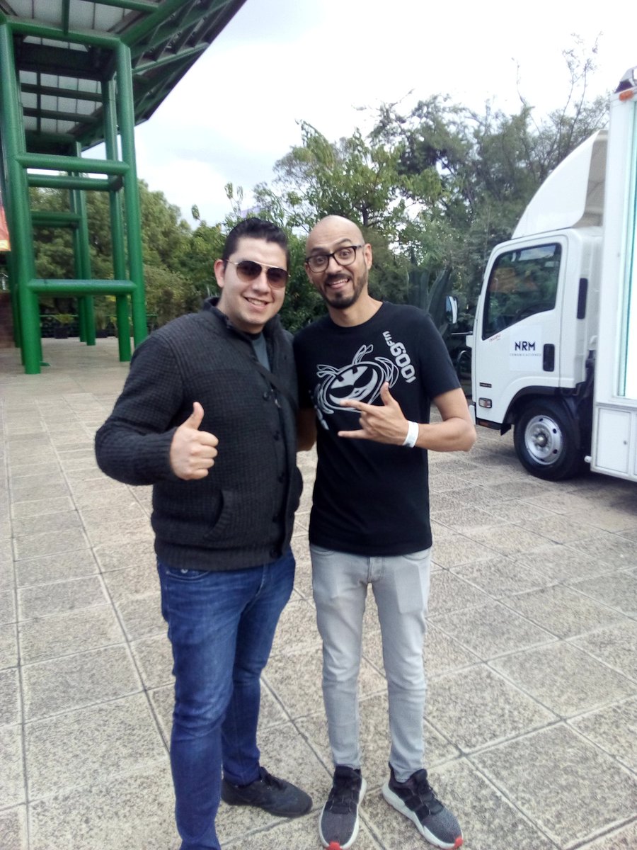 b_jhorel's tweet image. Aquí casual saludando al buen ✌️😎
@FrankEsMiNombre 
@BEATOFICIAL 
#AStateOfTranceMexico🇲🇽🎧 
#FelizLunes