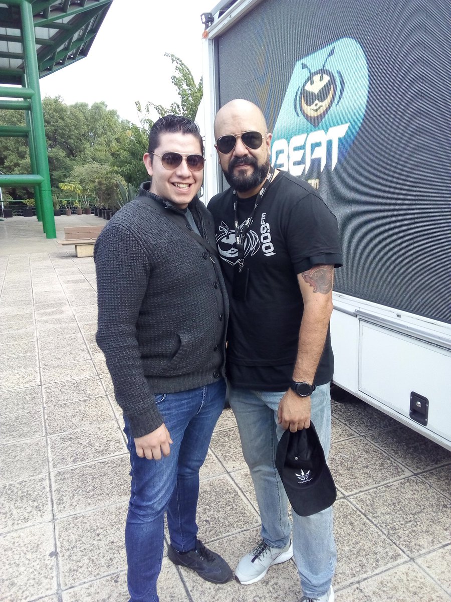 b_jhorel's tweet image. Aquí casual saludando al buen ✌️😎
@Wallacebt 
@BEATOFICIAL 
#AStateOfTranceMexico🇲🇽🎧 
#FelizLunes