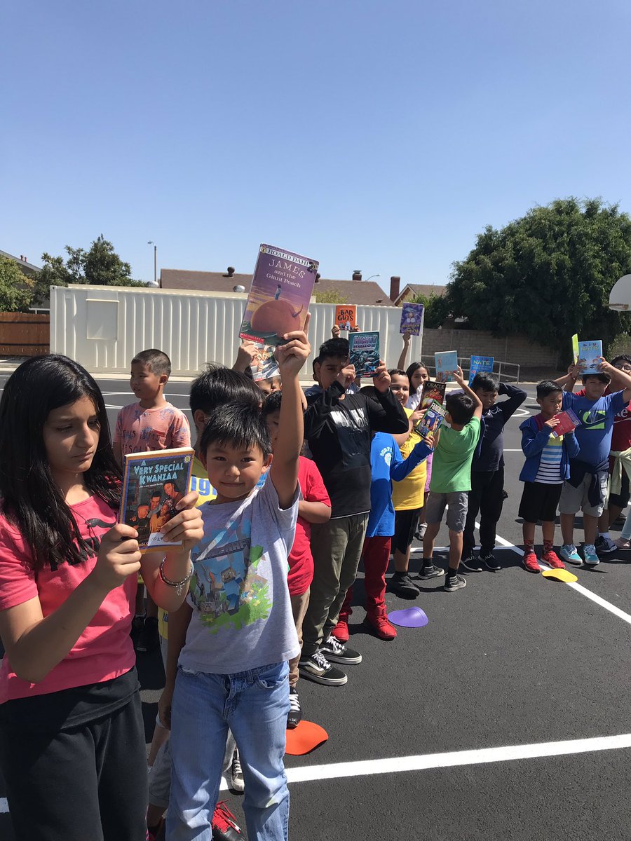 4th grade <a href="/JellickJaguar/">Jellick Jaguars</a> Ss showing their love for reading! #WeAreRUSD