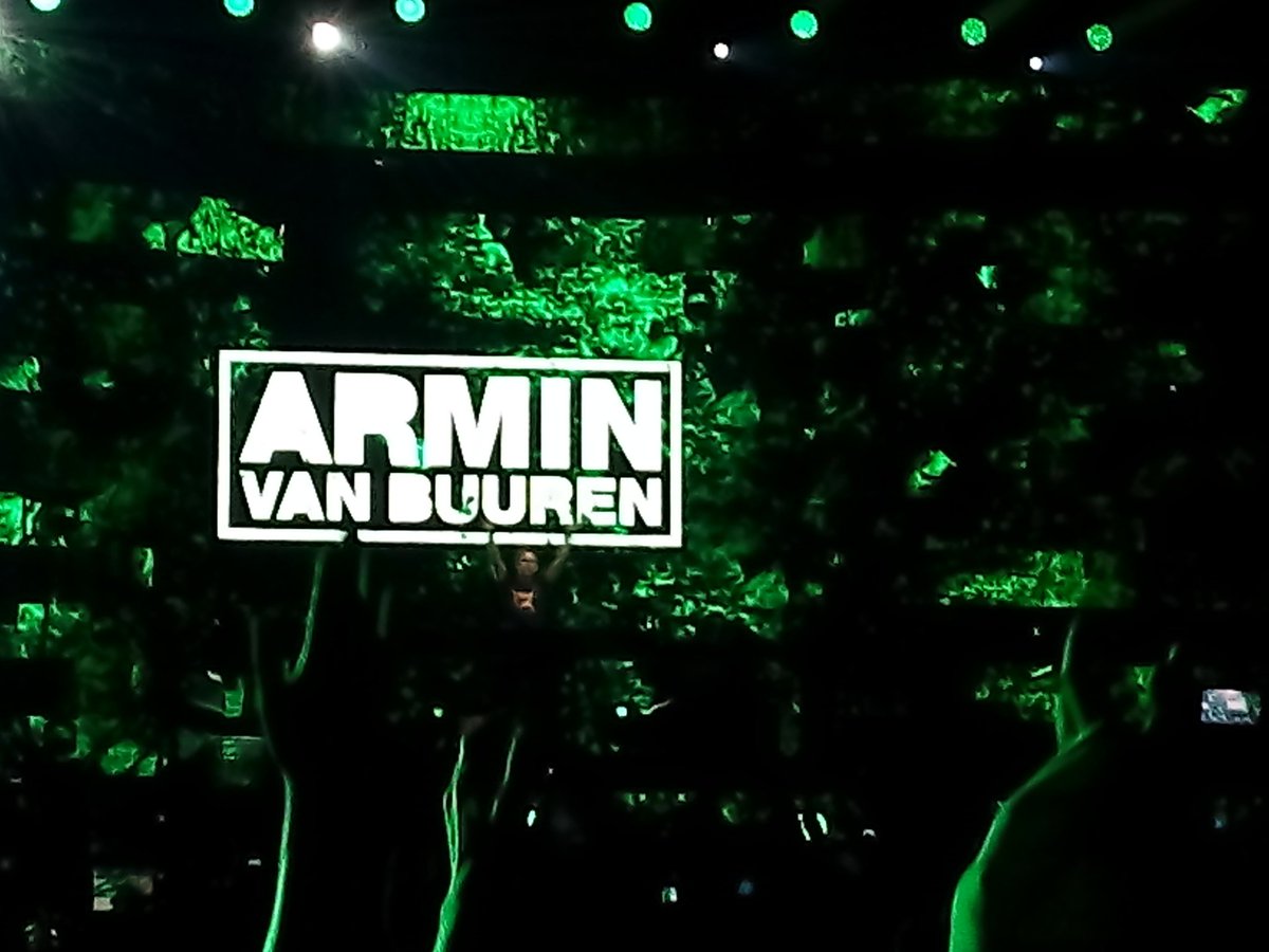 b_jhorel's tweet image. #AStateOfTranceMexico🇲🇽🎧 
Viendo al majestuoso .....
#ArminVanBuuren🎧