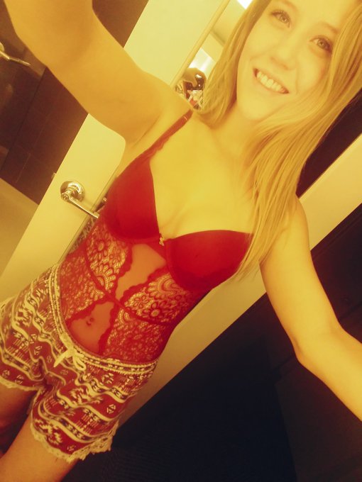 1 pic. Lingerie ?? https://t.co/GJ388hRWQO
