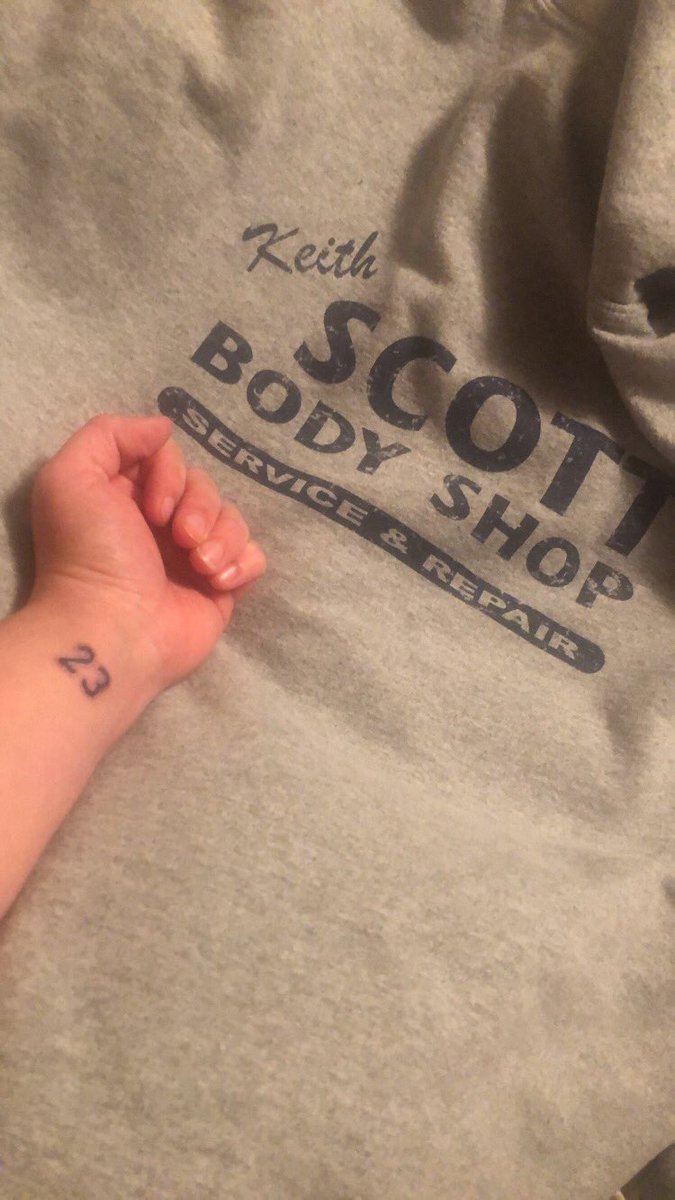 shley03's tweet photo. Happy #OTHday #OneTreeHill #AlwaysAndForever Perfect day to get a new tattoo! @ThisIsLafferty https://t.co/Yj2HJHzBVh