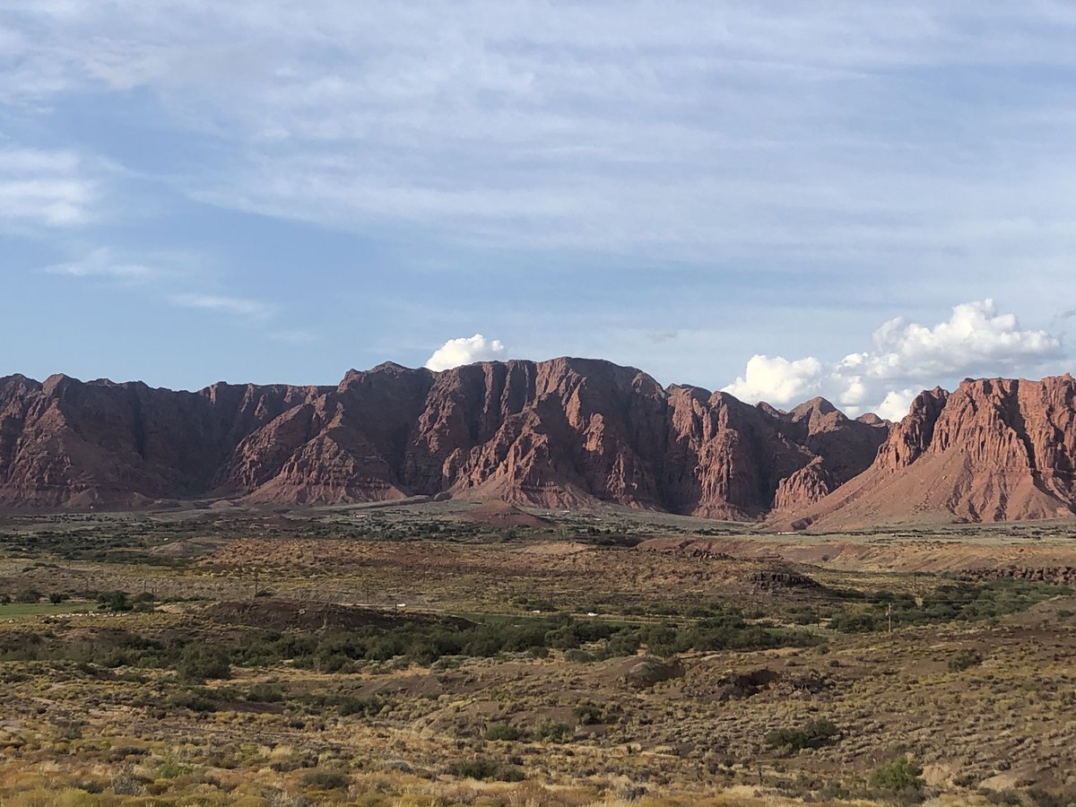 FaithHJolley's tweet photo. When you come to southern Utah for work, you gotta make the most of it and Hike to them views 😍 #utahpio19 https://t.co/Fk2Dqvye7B