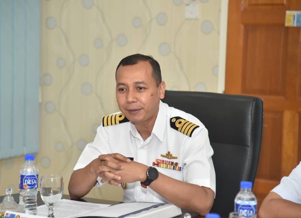 MPA_Barat's tweet photo. Perkasakan pertahanan maritim bersama!
 @tldm_rasmi dan @MYCoastGuard bakal laksanakan eksesais #SAREX bersama November ini. IPC melibatkan kedua pihak berlangsung di @pustakmar hari ini. 

#MaritimeNation 
#NavyNews https://t.co/klh0Ia5QWR