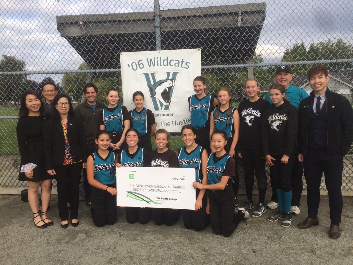 IvyYYung's tweet photo. #TDPlayPacific It was a pleasure meeting with #06VancouverWildcats 🥎 at the Trafalgar Park! Team Dunbar is delighted to be supporting the youth sport team of Vancouver Minor Softball Association in our community 💚 @AmynJessa_TD @AndyCribb_TD @HelloEmilyliu @LucindaXin https://t.co/JKXDjDn94O