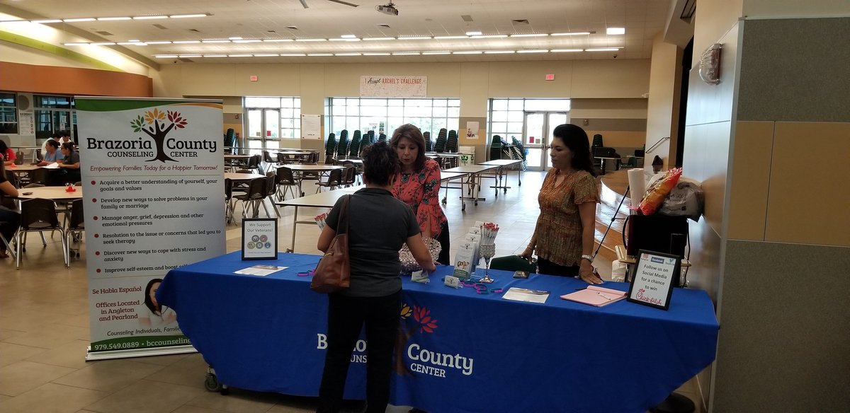 usmcgomez's tweet image. @RodeoPalms is celebrating their International Night with their students and families. What a great turn out, and the food is AH-MAZING! @AlvinISD_ELL @AlvinISD #myalvinisd