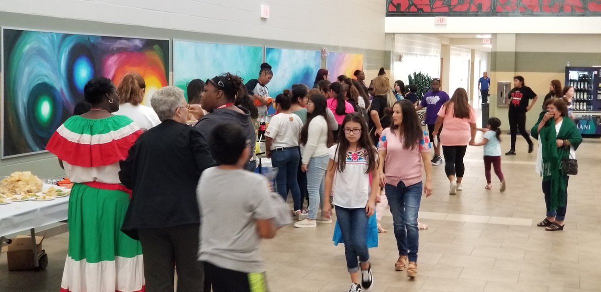 usmcgomez's tweet image. @RodeoPalms is celebrating their International Night with their students and families. What a great turn out, and the food is AH-MAZING! @AlvinISD_ELL @AlvinISD #myalvinisd
