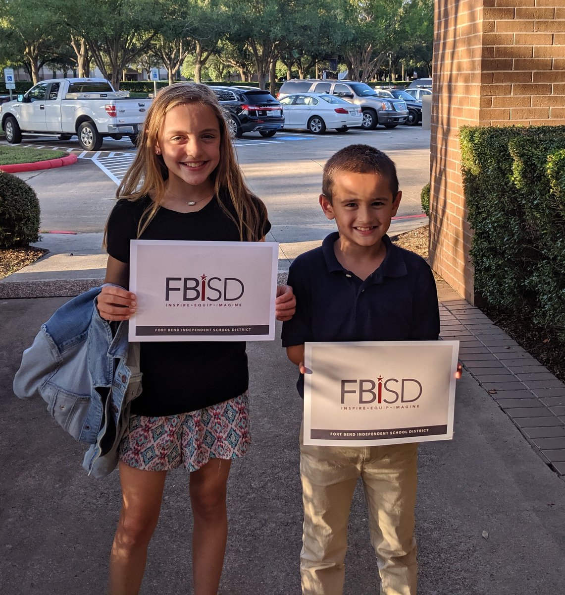 PrincipalMCB's tweet photo. So proud of our two Tigers that led the pledge at the FBISD board meeting tonight. Reese and Antonio... showing how important it is to follow our Tiger Values! @CME_Tigers @cmecounselorjen @AP_JackieBoyd @FortBendISD https://t.co/SfG0EXnRGt