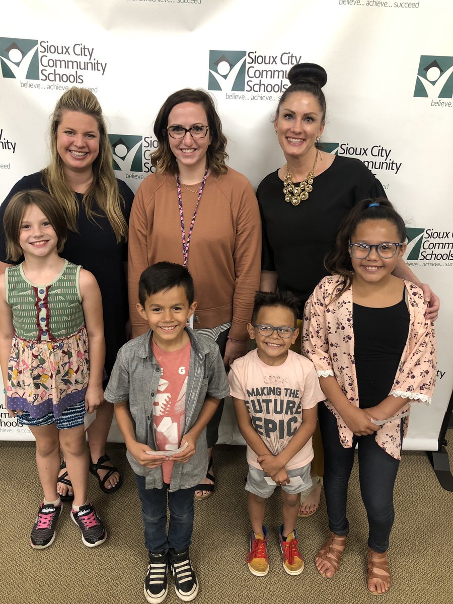 HuntSCCSD's tweet photo. We presented to the school board tonight about the amazing opportunities our students have at an A+ school @HuntTigersES #sccsd #artsintegration https://t.co/HdqQqDcNIK