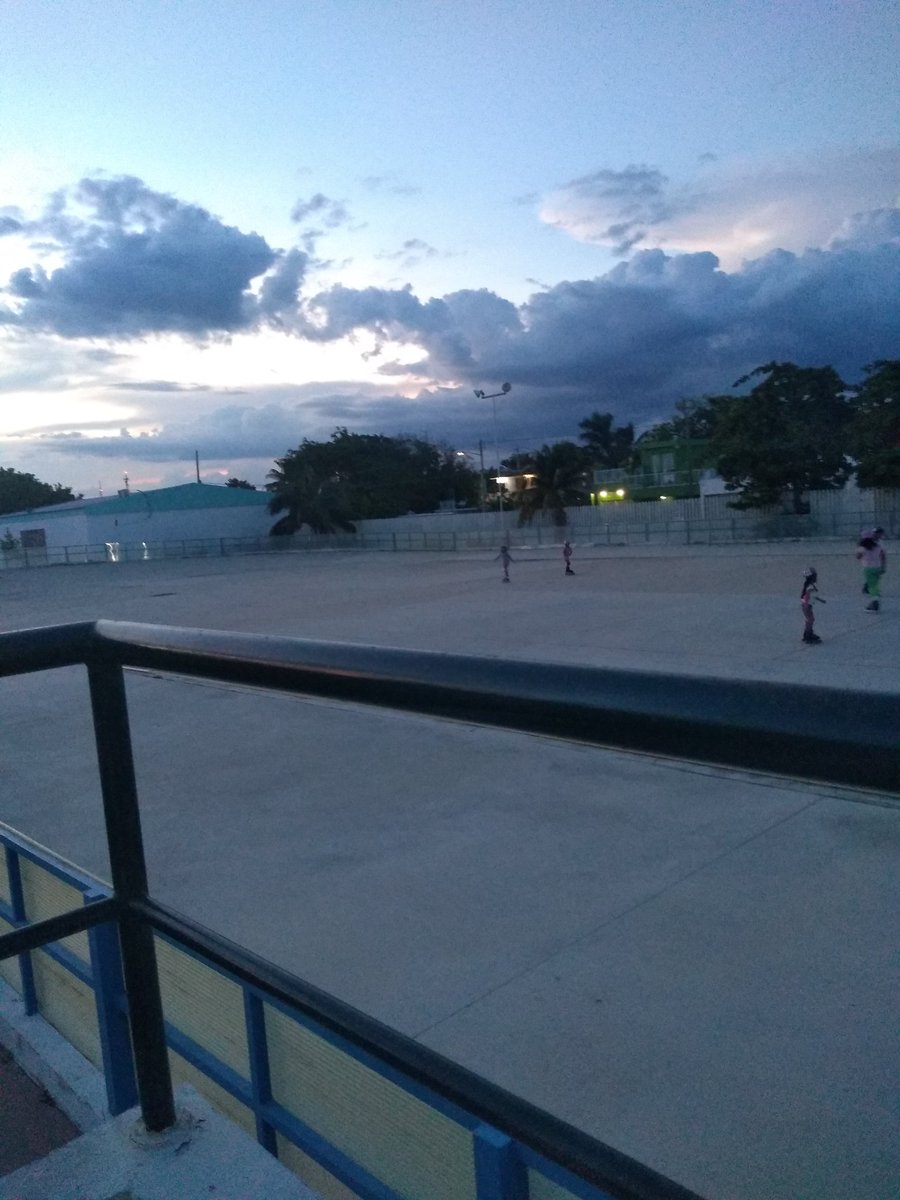 remmanuelgp's tweet photo. Señor gobernador @CarlosJoaquin el centro deportivo cojudeq @cojudeqinfo tiene meses sin luz, ni mantenimiento, los deportistas no pueden realizar actividades después de las 19:00 h. #QuintanaRoo #Cojudeq #iluminación #ApoyoAlDerporte #URGENTE #mantenimiento https://t.co/UG8ToWHRl0