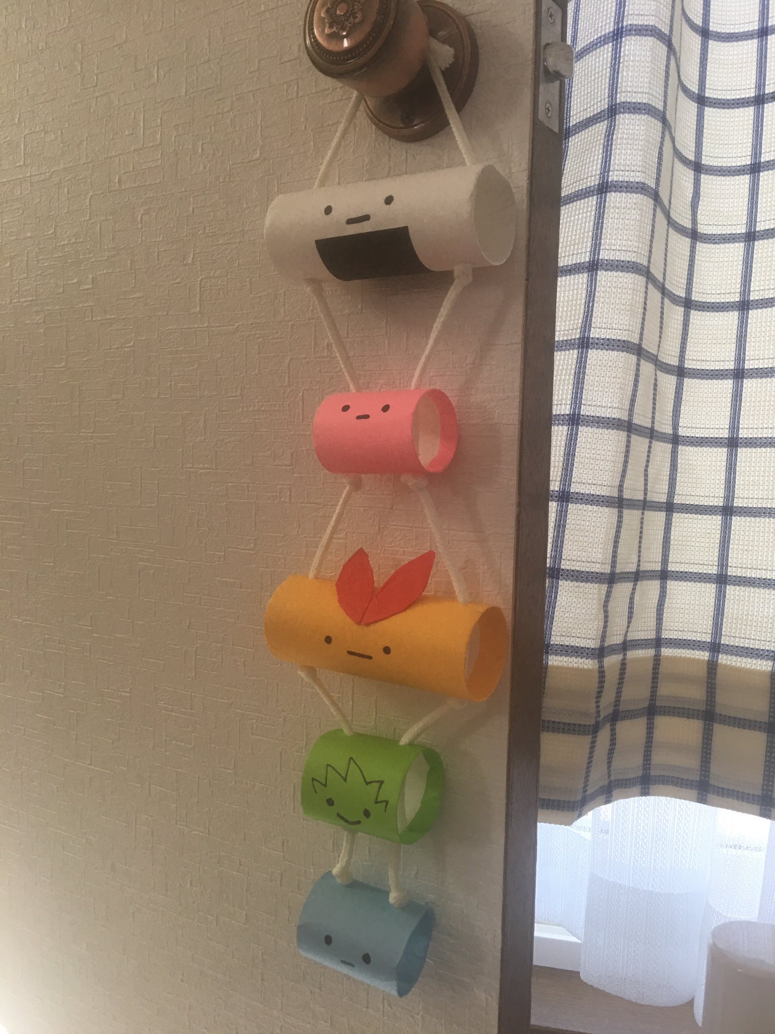 ともぺ すみっコぐらし工作出来たよー 娘も頑張ってましたが 糊つけすぎで乾いてまへん W どんだけつけたんや すみっコぐらしの映画も見に行きたいな すみっコぐらし 工作 トイレットペーパーの芯 おりがみ 飾り 幼児工作 ともぺ すみっコぐらし工作出来たよー 娘も頑張ってましたが 糊つけすぎで乾いてまへん W どんだけつけたんや すみっコぐらしの映画も見に行きたいな すみっコぐらし 工作 トイレットペーパーの芯 おりがみ 飾り 幼児工作