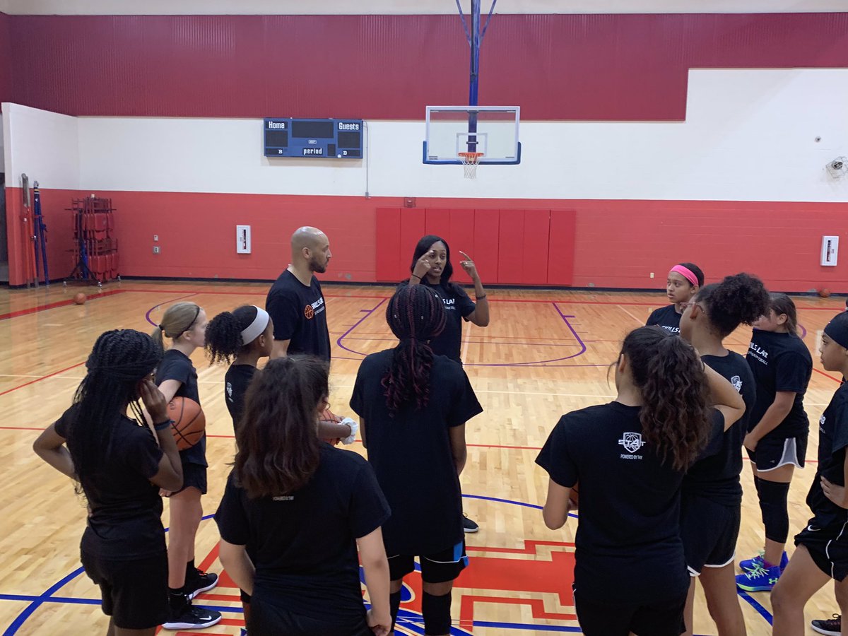 stat_elite's tweet image. It was great to get back in the gym with the girls and get after it!!! They worked hard and we can’t wait to do it again 💯🏀🏁 #BackInTheLab #STATSkillsLab #STATFamily #TrustTheProcess #BasketballTrainer #statpro #basketball #elitebasketball #basketballtraining #relentless