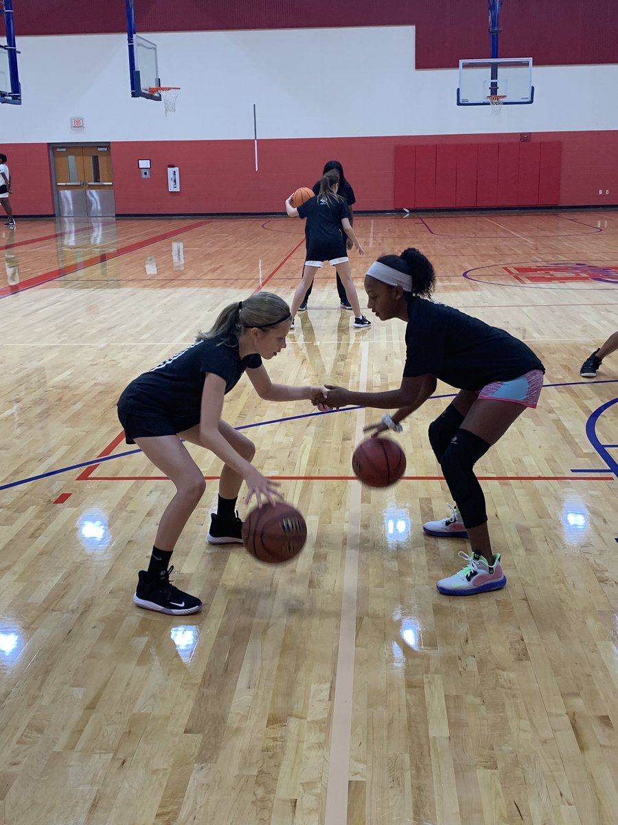 stat_elite's tweet image. It was great to get back in the gym with the girls and get after it!!! They worked hard and we can’t wait to do it again 💯🏀🏁 #BackInTheLab #STATSkillsLab #STATFamily #TrustTheProcess #BasketballTrainer #statpro #basketball #elitebasketball #basketballtraining #relentless