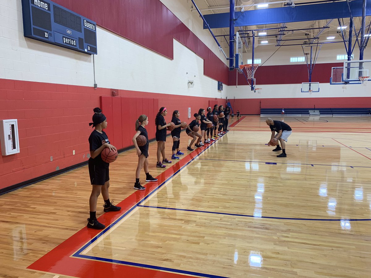 stat_elite's tweet image. It was great to get back in the gym with the girls and get after it!!! They worked hard and we can’t wait to do it again 💯🏀🏁 #BackInTheLab #STATSkillsLab #STATFamily #TrustTheProcess #BasketballTrainer #statpro #basketball #elitebasketball #basketballtraining #relentless