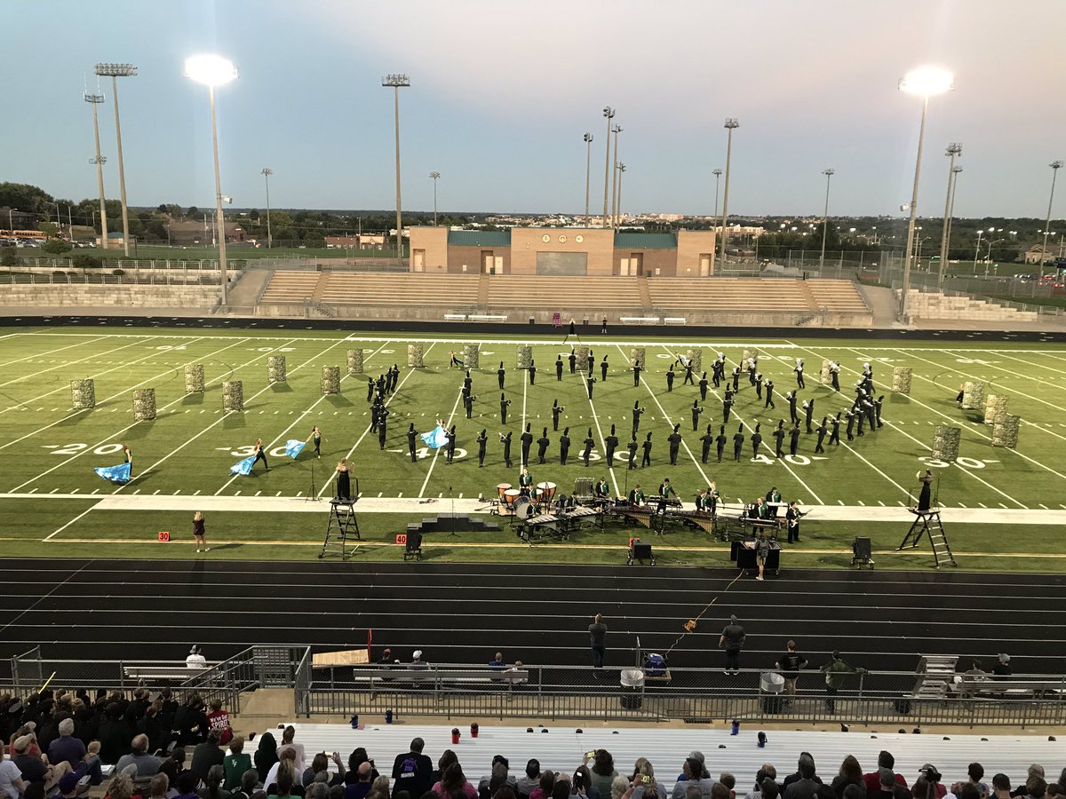 BVSWPrincipal's tweet photo. The Emerald Regiment brought them to their feet at The Blue Valley District Marching Festival tonight. Amazing performances by the entire band under the direction of Brandon Lesando and Laura Bock! #swpride https://t.co/p4XmEWkmoE