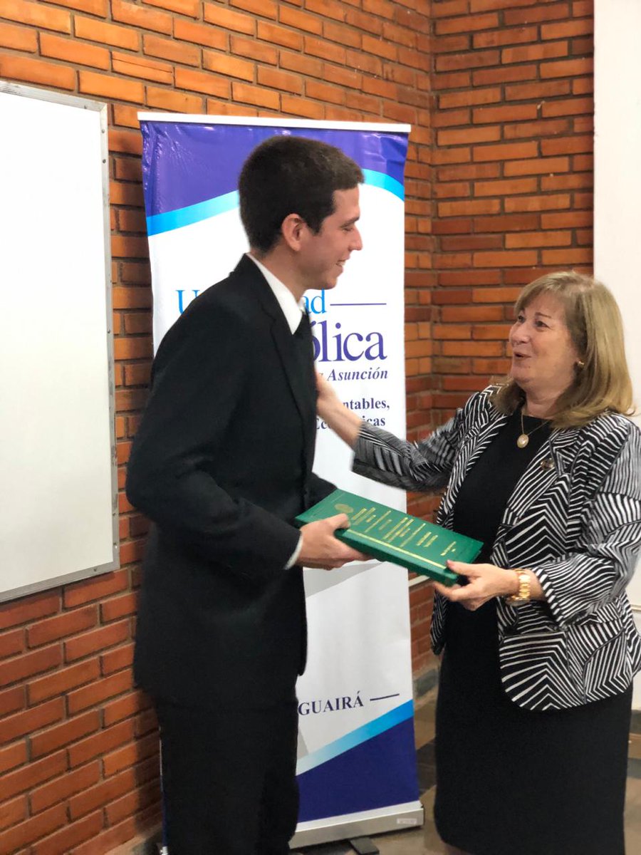 victoraguilar1's tweet photo. Holi, vengo a dejar mi felicidad por acá 🍾👨🏻‍🎓📈📊 https://t.co/bvZUZoYR1I
