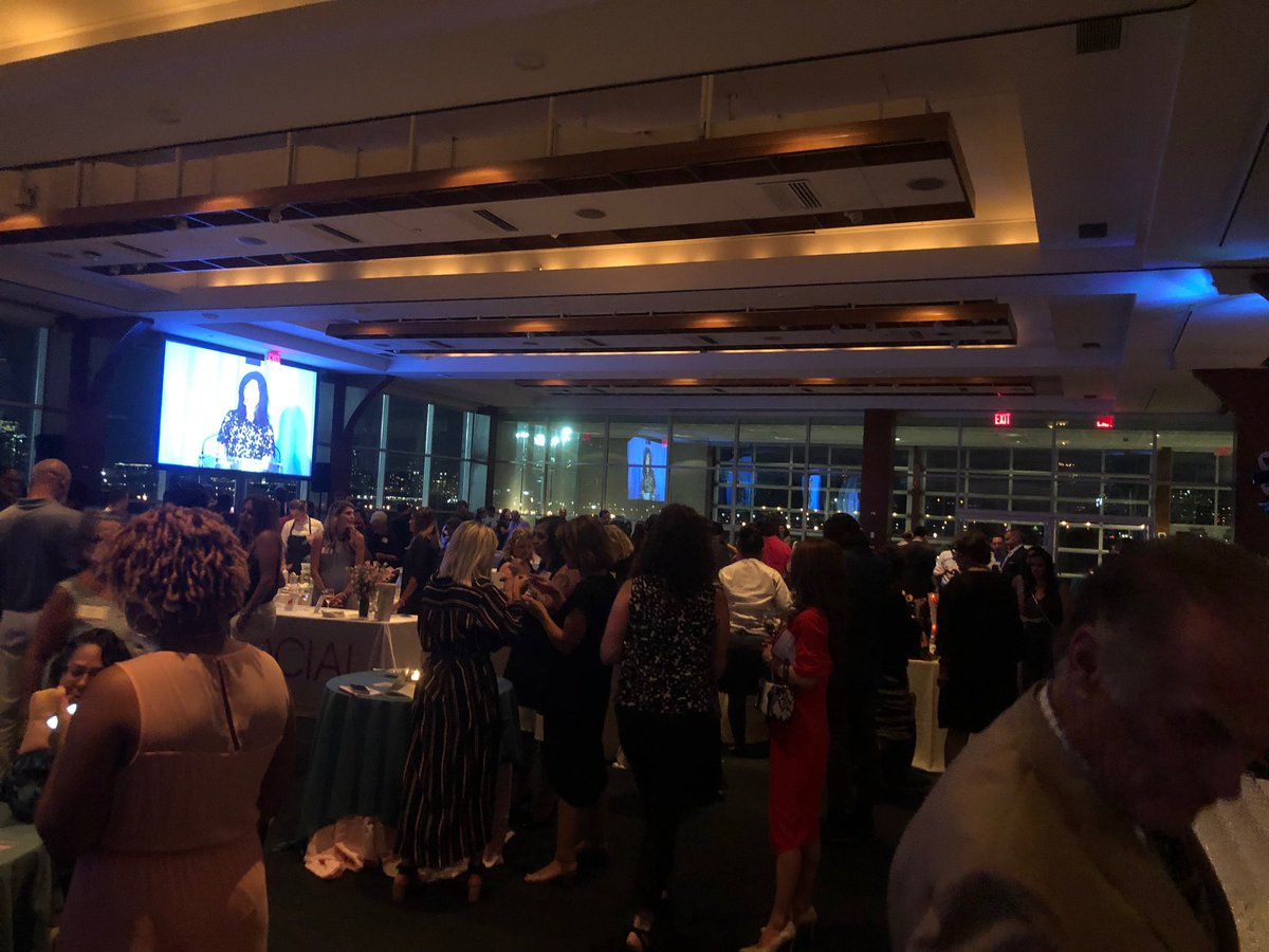 MarginProbe's tweet photo. We’re so happy to be attending the 16th annual “A Second Helping of Life” event and for the chance to show our support for women with #breastcancer and #ovariancancer. @SHAREing #2ndhelpingSHARE https://t.co/ouciEsccSA