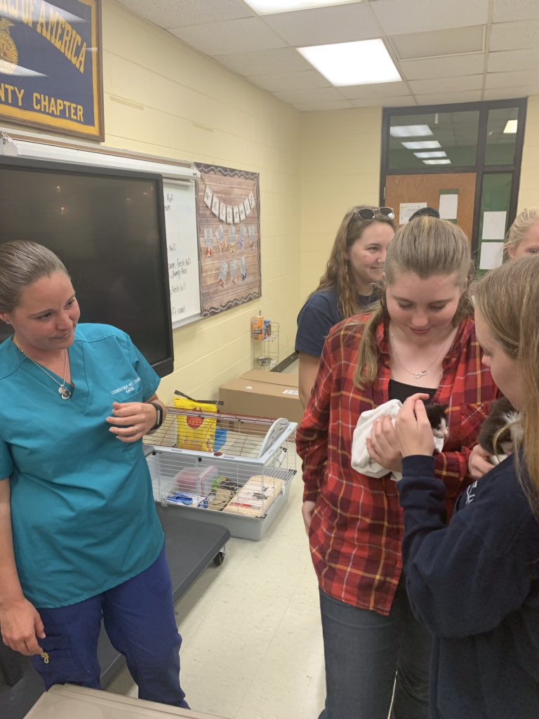 msease4's tweet photo. The small animal care classes had the greatest. day. ever. Karen Rushok, licensed veterinary technician at Countryside Veterinary center, came by to tell us all about her awesome career and teach us how to bottle-feed 4 week old kittens! #teamamelia #raidernation #idonthatemyjob https://t.co/ELuLgHkKGY