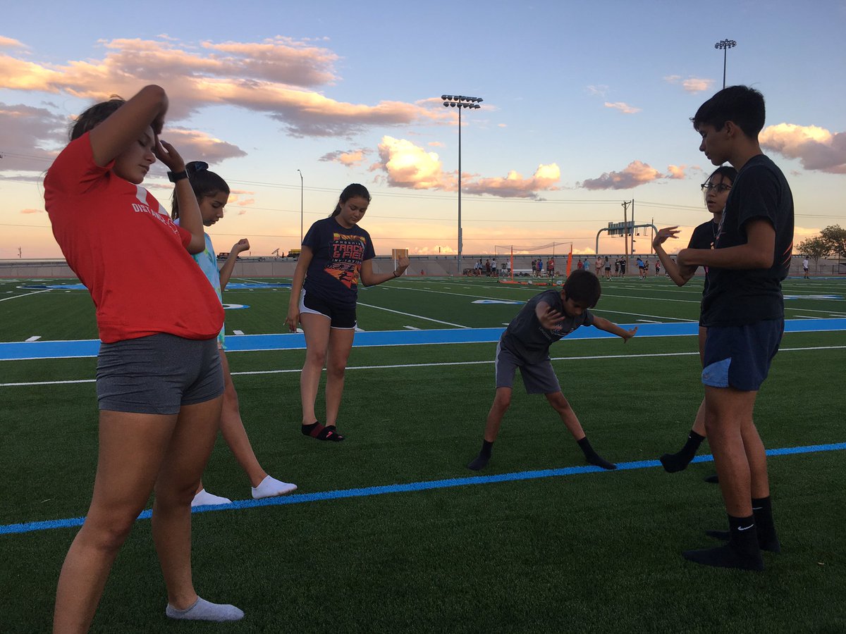 EPSPRINTPROJECT's tweet photo. The OG crew back together! #allisrightintheworldagain #rpr #ouRPRs #sprintXC #trackfam #XCfun #sprintproject #griggwarmup #accelerationMonday #growingup #timeisnotfair https://t.co/8rDXYSDBSK
