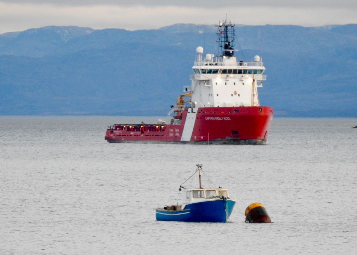 FrankReardon1's tweet photo. @CoastGuardCAN Canadian Coast Guard the "Captain Molly Kool" #Iqaluit #Nunavut #MollyKool #CCG SEP.23.2019 #ShipsInPics @Shipspotting_Ca https://t.co/4I7dGbaYbr
