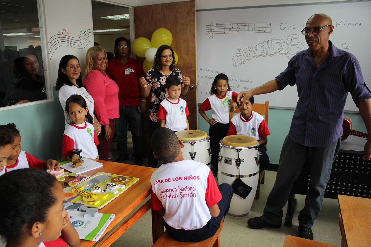 FNNSimon's tweet photo. Fundación Nacional “El Niño Simón” inaugura la undécima Casa de los Niños “Libertadores del Mañana” en su sede principal en Caracas. #EducaciónGarantíaDePaz https://t.co/ST5PQuumEK @DPresidencia @ConCiliaFlores @patriazPSUV @pestanaajl @magallyvina @NicolasMaduro https://t.co/XxCk25vzub