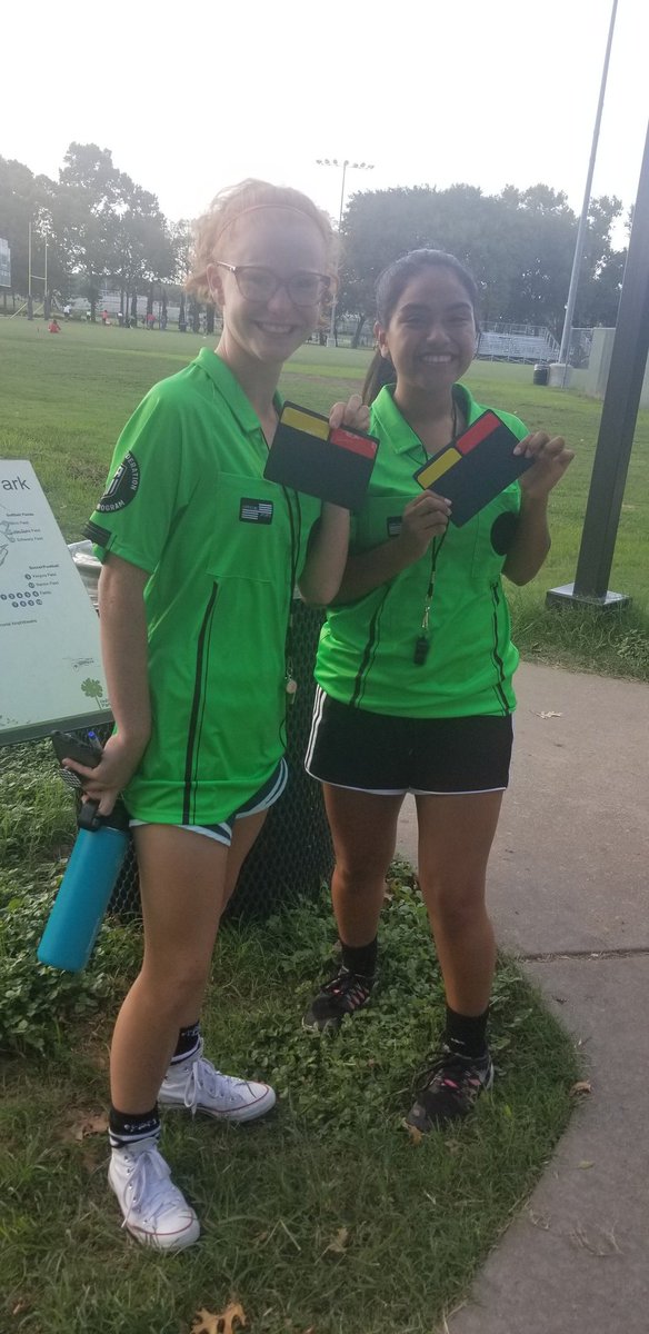 BrenhamSocc's tweet photo. #Cubettesoccer representing tonight on the Rec field. #reffingisfun #coachingfuturecubettes #greenisourcolor #u6 #u8 #u10 @BrenhamHS @JoeChandlerBHS @EliotAllenBHS @BrenhamCubAth https://t.co/4SXE5ZNCvK