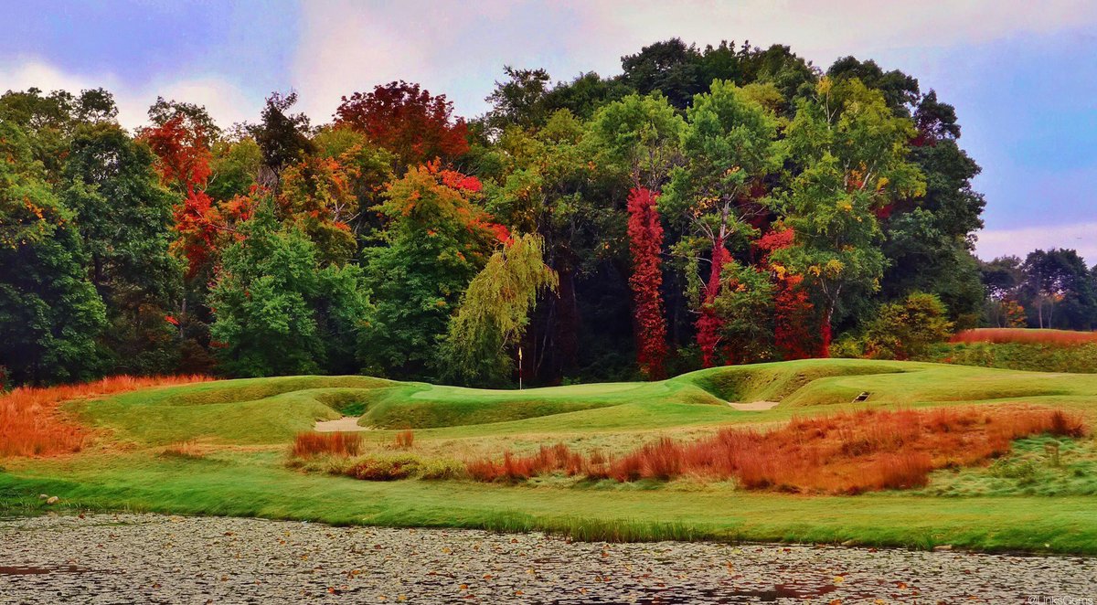 LinksGems's tweet photo. Itโs the first day of fall! The favorite season of most golfers begins today, and what better way to celebrate than with some fall photos from the northeast, starting with my favorite course in New England, the venerable Herbert Leeds-designed Myopia Hunt Club. A magical place. https://t.co/wfh8oVjd2D