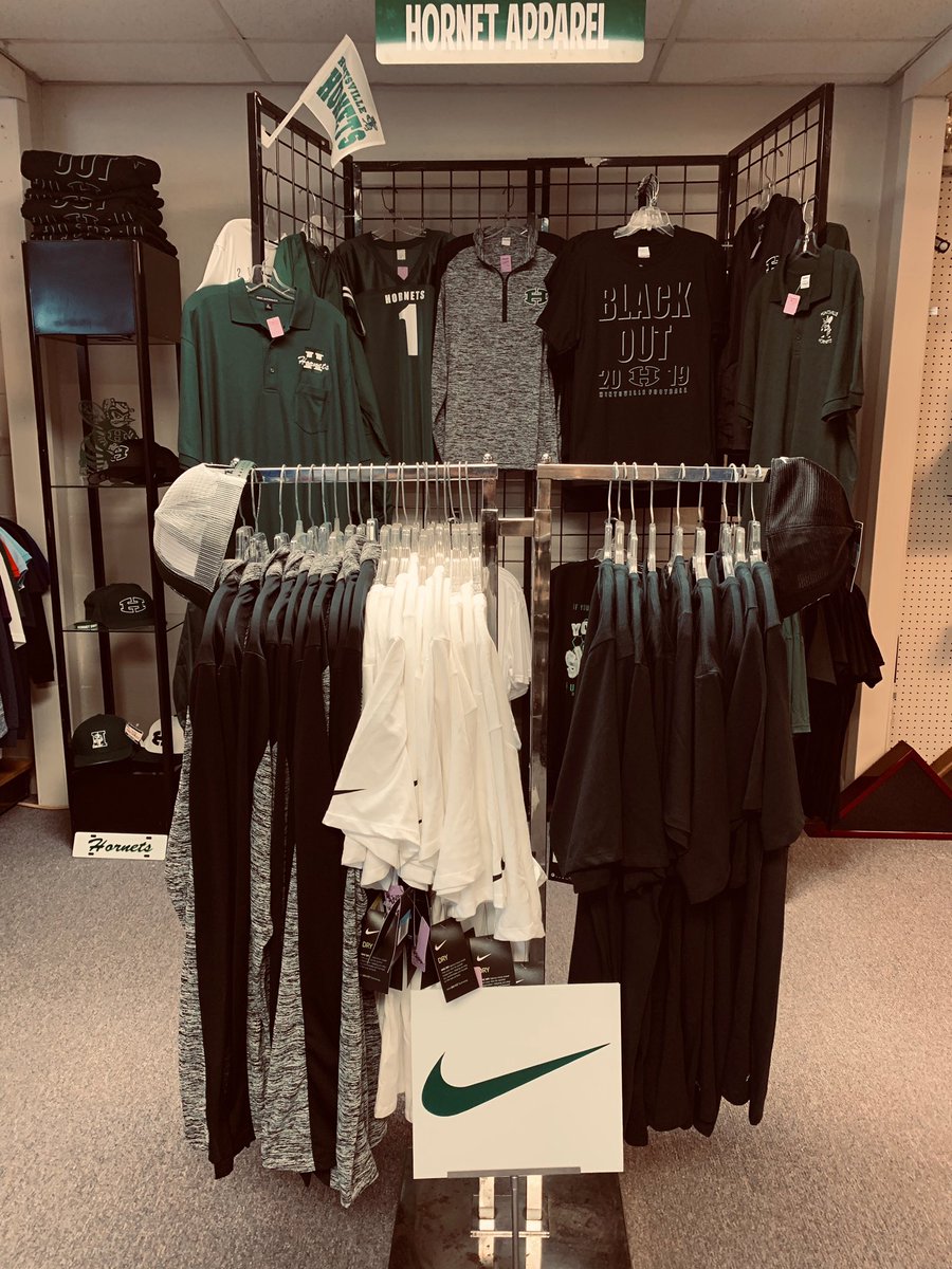 TrophyCaseTX's tweet photo. @_HuntsvilleFB_ #swarmem #stingem #gamedayready #blackout #fridaynightlights https://t.co/iEU4dLTLL7