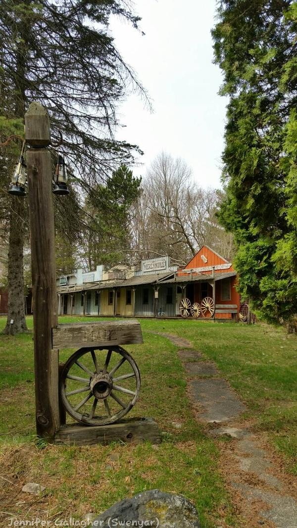 JennyGaSwenyar's tweet photo. The Jack and Jill Ranch
I loved walking through this old resort. So much history. I bet if the walls could talk there would be lots to say. The old resort feels so good to walk through. #photo #photography #arctecture #nature #Michigan #doublejj https://t.co/FLc3uoyOad