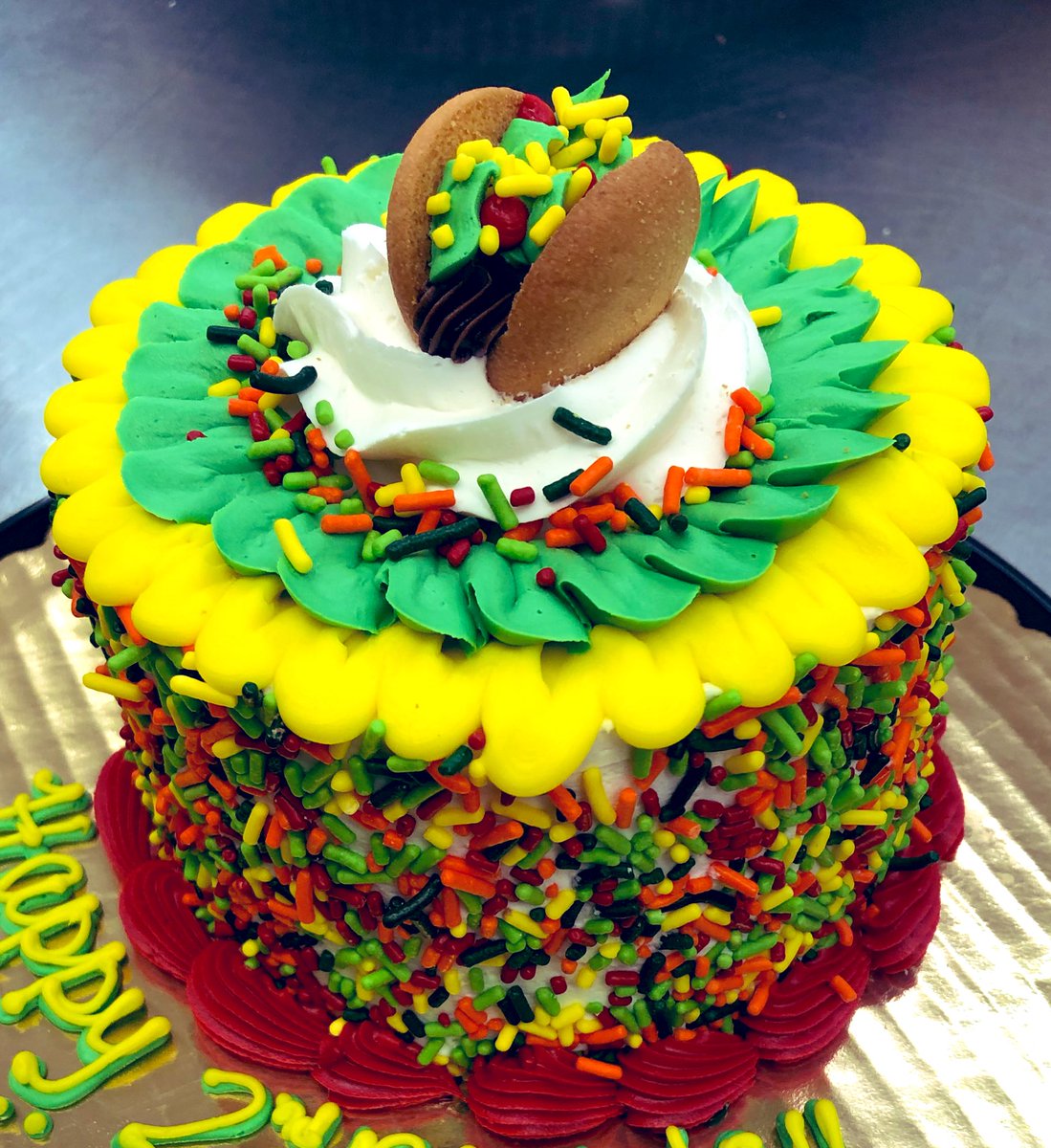 gal_cake's tweet photo. Taco Tuesday themed party! Sign. Me. Up! #CupCakes #cake 🌮🌮🌮 https://t.co/8q6QJsfsxZ