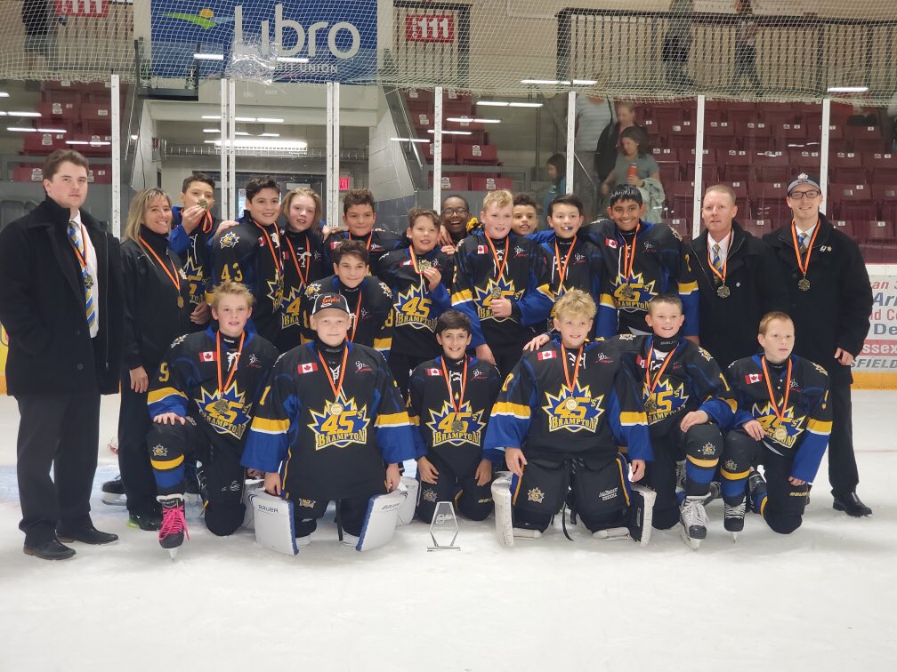 dougbutler99's tweet photo. Brampton 45’s Peewee AA Team are the Essex Earlybird Tournament Champions!! Going 5-0 and winning 3-1 vs the host Essex Ravens! #45sNation #hardworkpaysoff @bramptonhockey https://t.co/jAONbHOZ18