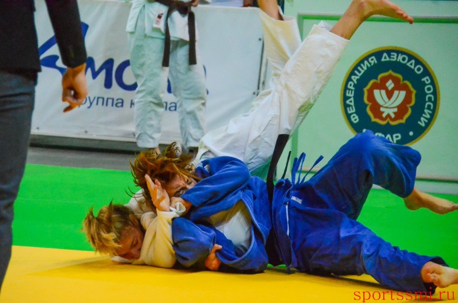 🏆У МАРИИ - "БРОНЗА"!
В Санкт-Петербурге состоялись Всероссийские соревнования по дзюдо памяти заслуженного тренера СССР Александра Абрамова.
Третье место в весовой категории свыше 70 кг завоевала Мария Иванова из ГБОУ СОШ 3 пгт Смышляевка!