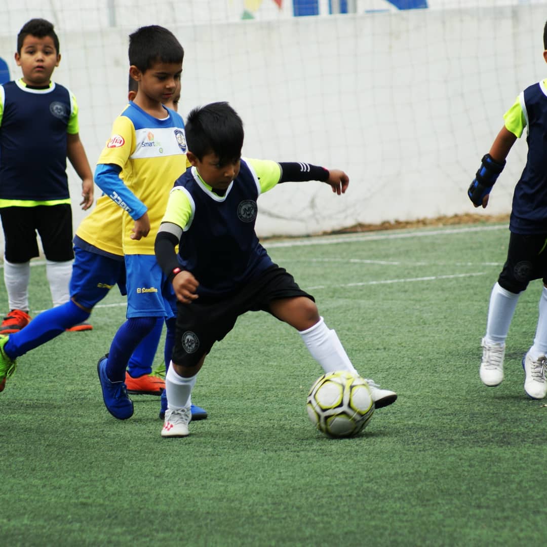 jmpsoccerschool's tweet photo. 📸 Postales de la Tercera Fecha 🏆Torneo El Semillero 👏💪💙💛🔝
#YoSoyJMP #TodosSomosJMP #futbol #jmp #metodointermitenteintegral https://t.co/3iNe2G7TQS