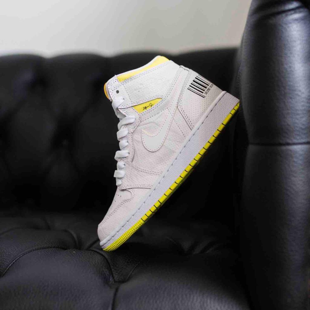 Kids Foot Locker on Twitter: "It's time to get your passport ready. #Jordan Retro 1 'First Class Flight' launching 9/28 in-store and online. / Twitter