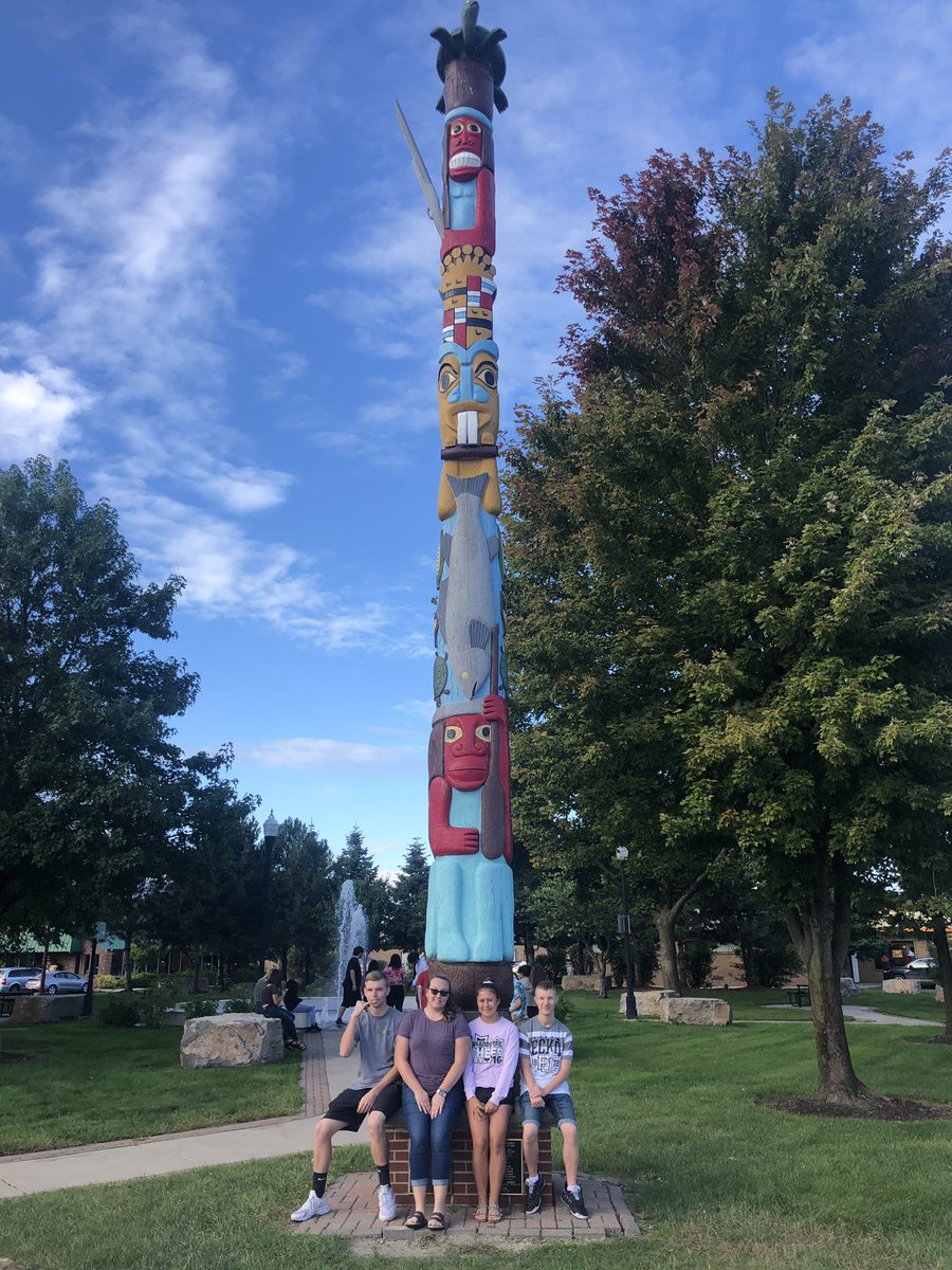 Diroffhistory's tweet photo. Wyandotte History walked to the Totem Pole and discussed the meaning of each section #takeclassoutside https://t.co/x1rRmSbq0t