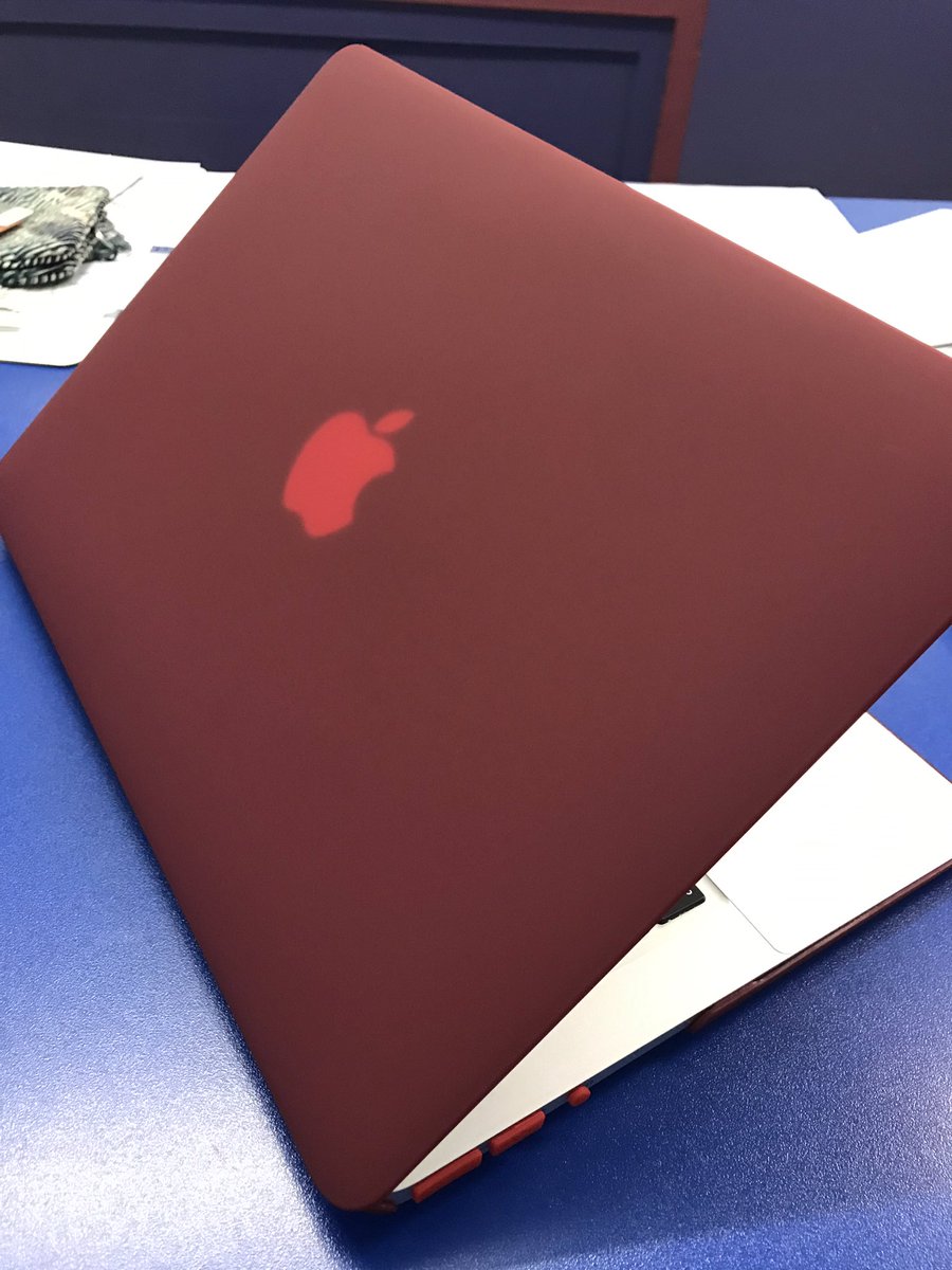 mamacy971's tweet image. Happy Tuesday at work with my new @candy_shield Wine case, dust plug and wrist guard 😍 Shout out to @jesidavid for helping me put everything to order 😂 

#CandyShield #AppleMacbookAir #ForeverGV #ForeverMamaCy971 #ForeverAngPalabanNaBeauty