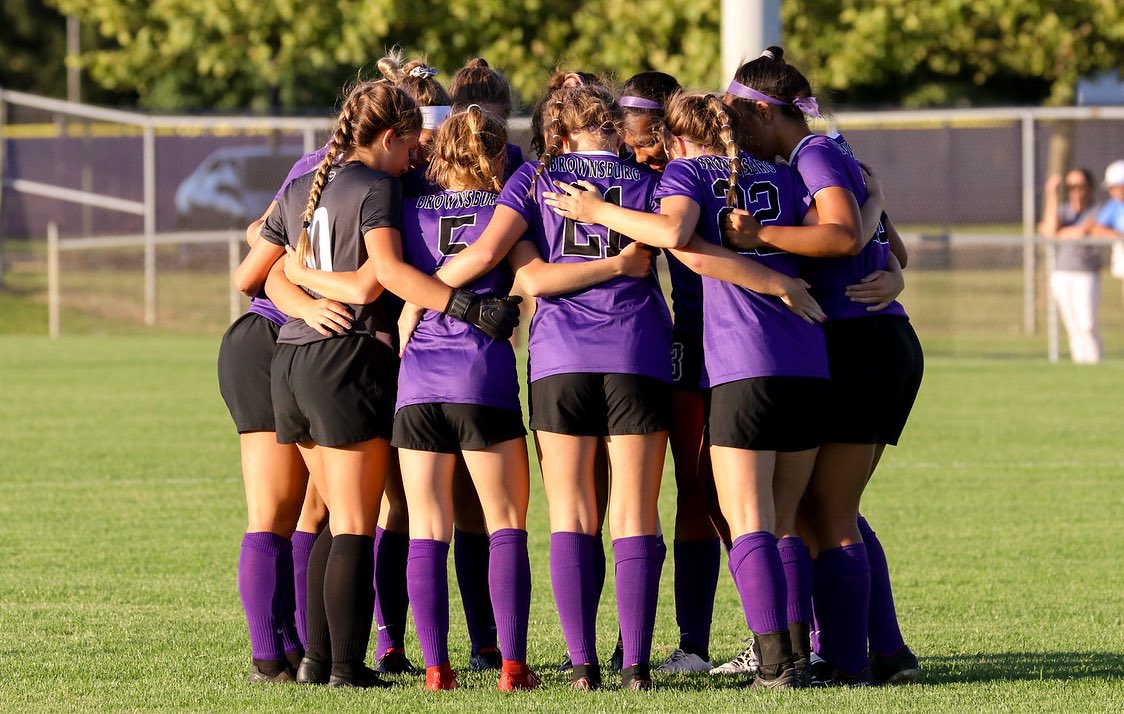 bhsdogs's tweet photo. Girls’ soccer win over No. 6 Center Grove: By the numbers ⬇️

• 1️⃣st ISCA 3A poll win of the season 
• 6️⃣th shutout of the year 
• 3️⃣ game winless streak to CG snapped 
• 1️⃣5️⃣th different Brownsburg player to score a goal this year 

#BulldogTough | #BulldogFamily https://t.co/xxqAO14cGD