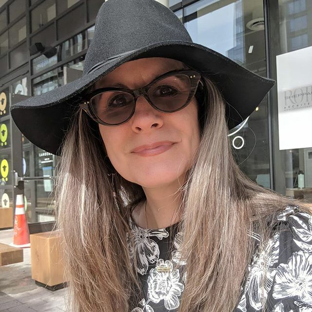 amycesario's tweet photo. New season, new hat, new week. How'd your Monday go? Mine was pretty good!
#mondaystyle #hatstyle #happymondays #autumnvibes🍁 #autumnstyle #DenverCololorado #Denver #colorado #cityliving #citygal #MyDenverView #urbanliving #realtor #realestate #lux… https://t.co/ttQum0morF https://t.co/6r1WxuJTBo