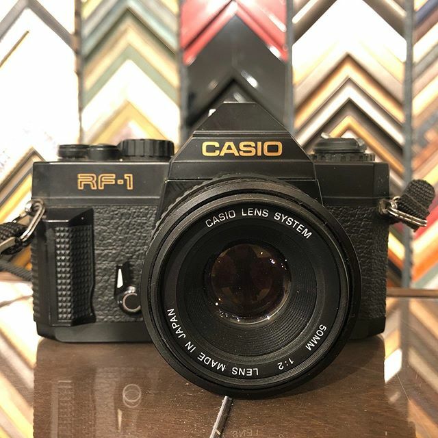 LeZotCamera's tweet photo. After 20 years, I still am discovering new models of cameras. The first I knew of Casio cameras was digital. I obviously missed this model. I’m guessing this is related to a Ricoh K system. .
.
#letlezot #cameranerd #casiocamera https://t.co/0JjtKe261F https://t.co/N9kcDRgm7P