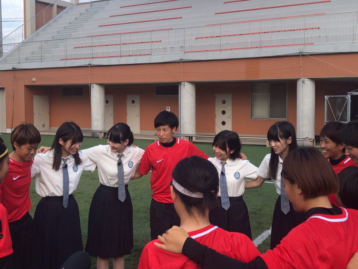 Stu48 テレビ新広島 Stu48のがんばりまsu 本日24 35 は 月1回の放送日 今夜は 広島経済大学女子サッカー部の皆さんを応援しまsu ぜひぜひ ご覧ください Stu48 藤原あずさ 中村舞 信濃宙花 榊美優 広島経済大学 女子サッカー部