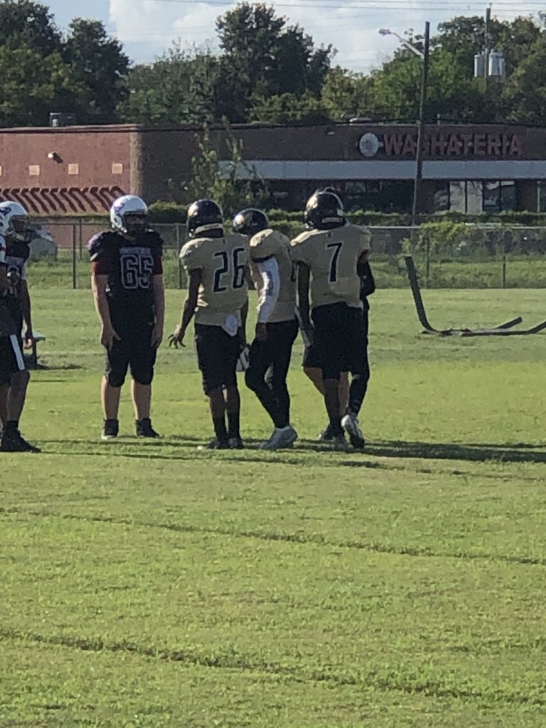 Tai_ladyqueen's tweet photo. What a Day ...My twins gave Southmore intermediate he'll today scoring 4 touchdowns in total!!! Definitely proud Mom since birth #7Quarterback #26Runningback https://t.co/VwWq7ItzXR