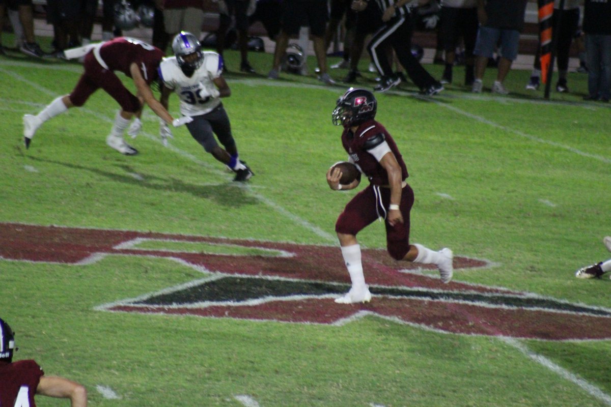 gridironarizona's tweet photo. @AZHSFB @JUSTCHILLY @CodyTCameron @ralphamsden Red Mountain and Valley Vista get my votes for best natural grass field this season (so far). https://t.co/zhkysAA5n2