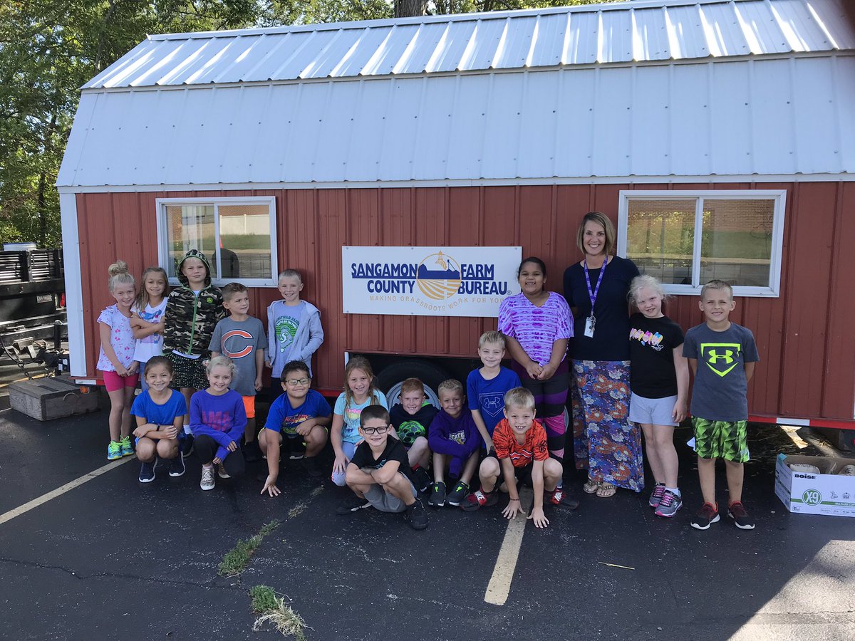 LButtry1's tweet image. Love it when the Ag Venture Barn comes to SES! Thanks Sangamon County Farm Bureau! #connectses #bulletpride